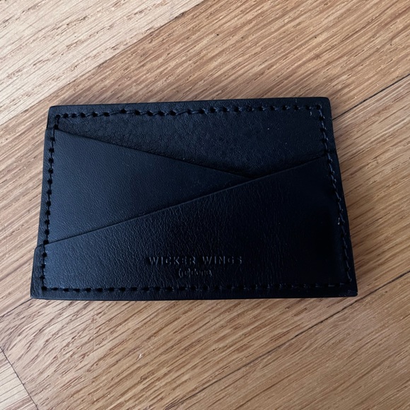 Wicker Wings Cardholder - Picture 1 of 3